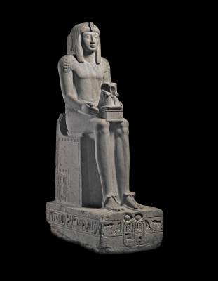 Estatua sedente del faraón Seti. Arenisca cuarcítica. Dinastía XIX, reinado de Seti II, c. 1200-1194. a. C.. Templo de Mut, Karnak, Tebas, Egipto. © Trustees of the British Museum