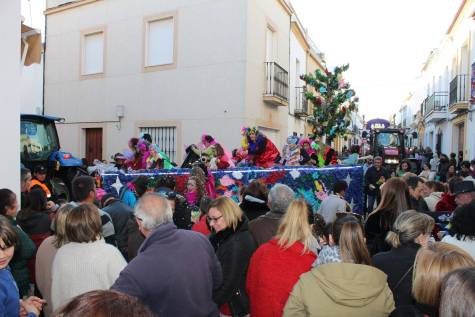 Ilusión y magia en la noche de Reyes Magos en Fuentes de Andalucía 