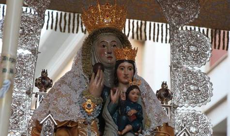 Santa Ana procesionó, como cada 26 de julio, por las calles de Dos Hermanas