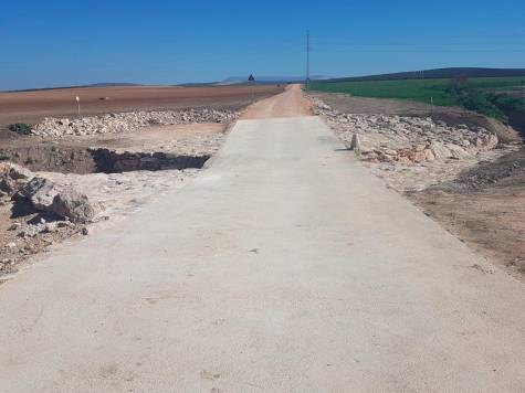 Se repara el camino de Santa Cruz afectado por las inundaciones del pasado mes de octubre y se inician las obras de reparación del camino de Gilenillas y Vereda de San Lucas