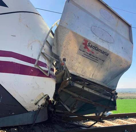 El Alvia Madrid-Huelva arrolla a un tractor en Carrión, sin heridos