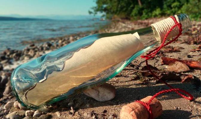 Versos en botellas de cristal para luchar contra las adicciones