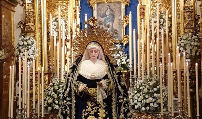 La Virgen de la Soledad celebra con un besamanos extraordinario el 150 aniversario de su llegada a la parroquia de San Lorenzo. / @SoledadSLorenzo