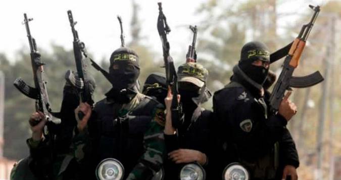 Un grupo de combatientes de Estado Islámico, en una imagen de archivo. / EFE