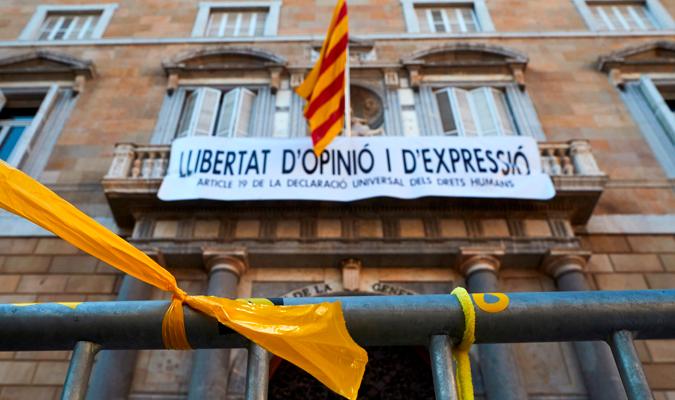 El presidente catalán, Quim Torra, ha decidido colgar este viernes al mediodía una nueva pancarta: "Libertad de opinión y expresión. Artículo 19 de la Declaración Universal de Derechos Humanos". EFE/ Alejandro García