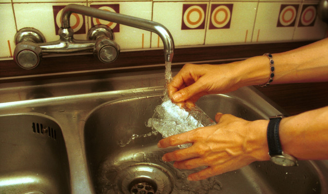 El consumo de agua quedó con estas ayudas garantizado para las familias con menos recursos. / Javier Díaz