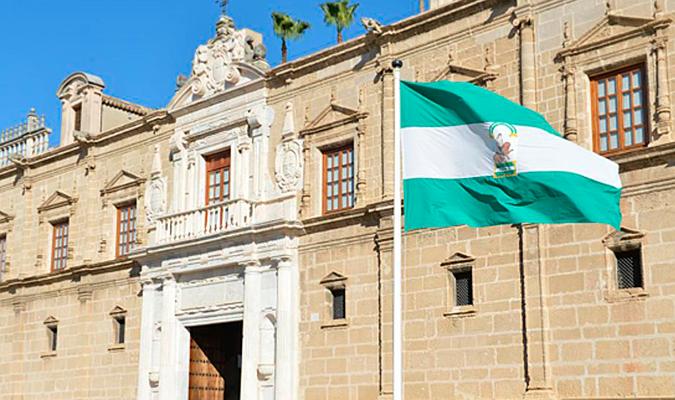 VÍDEO | Así fue la izada de la bandera de Andalucía en el Parlamento