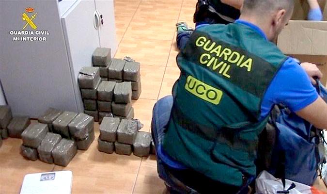 Imagen de archivo de una operación de narcotráfico de la Guardia Civil. / El Correo