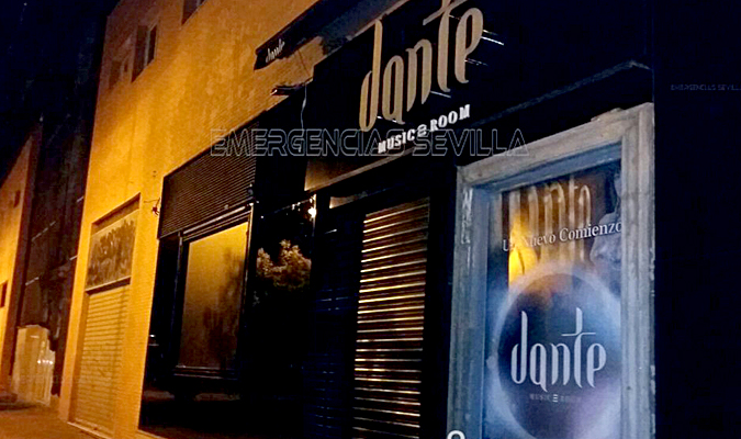 Imagen de la fachada de la discoteca Dante. / Emergencias Sevilla