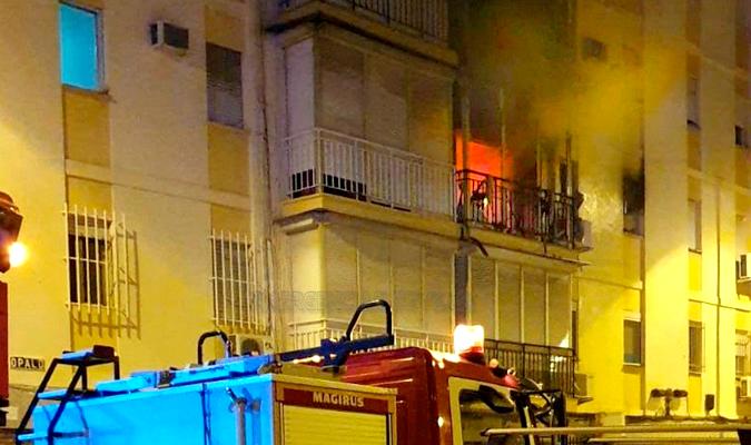 Incendio en un piso de la Macarena. / Emergencias Sevilla