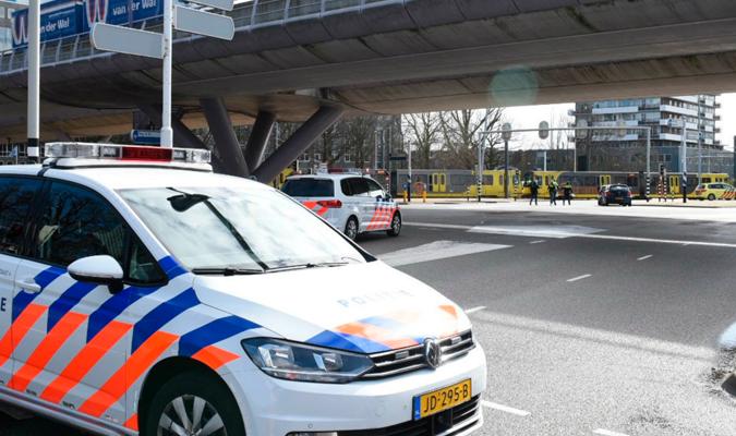 Vehículos policiales en la zona donde ocurrieron los hechos. / RTV Utrecht