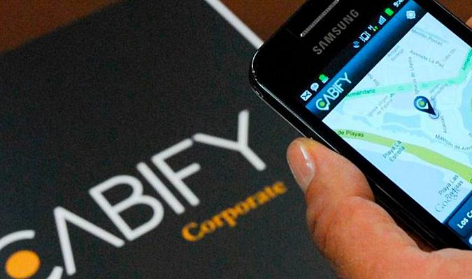 La app de Cabify integrará el servicio de taxi. / EFE