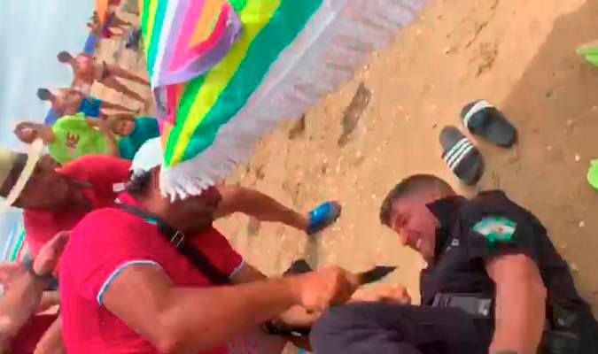 Recibe el alta el policía de Punta Umbría agredido por un vendedor ilegal