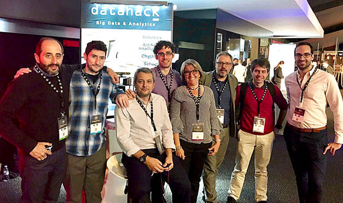 El equipo de Datahack, con su CEO, Lourdes Hernández, organiza el jueves 7 en Sevilla una jornada sobre 'big data'. / El Correo