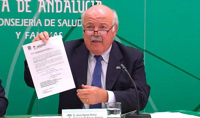 El consejero de Salud y Familias de la Junta de Andalucía, Jesús Aguirre, en la rueda de prensa.