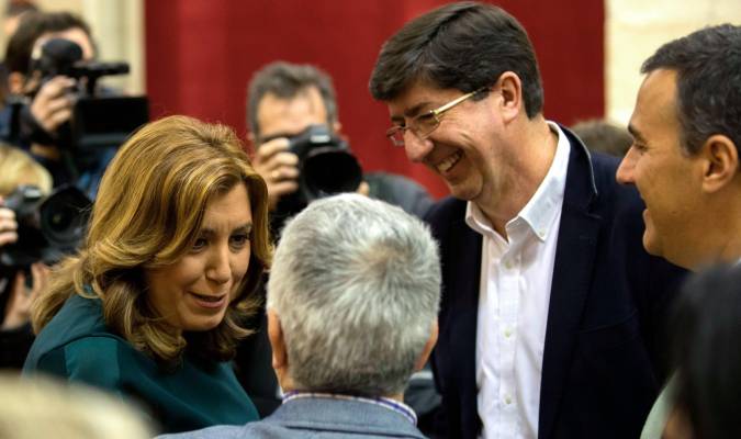 Susana Díaz y Juan Marín en el Parlamento./ EFE