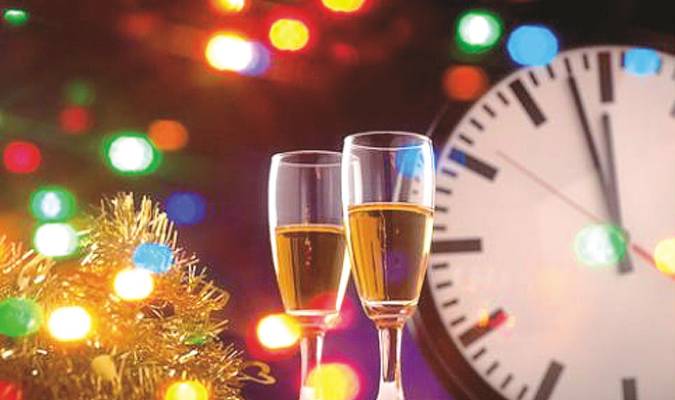 Tras las doce uvas, es tradicional un brindis con cava o champán para dar la bienvenida al nuevo año. / El Correo