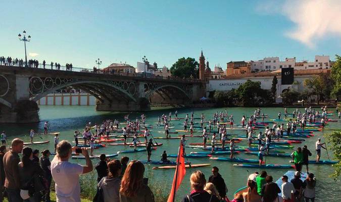 Más de 200 tablas de paddle surf llenarán el centro de Sevilla