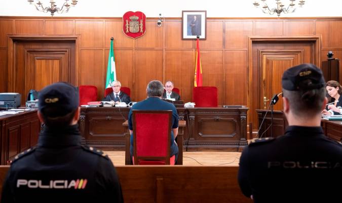 Sala de la Audiencia Provincial de Sevilla donde desde un jurado popular enjuicia al hombre acusado de asesinar a su pareja sentimental en abril de 2017. EFE/Raúl Caro