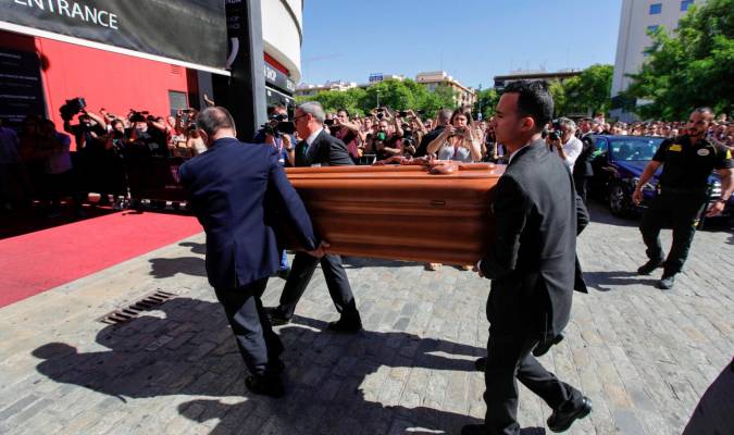 Sevilla da su último adiós a José Antonio Reyes en el Sánchez-Pizjuán