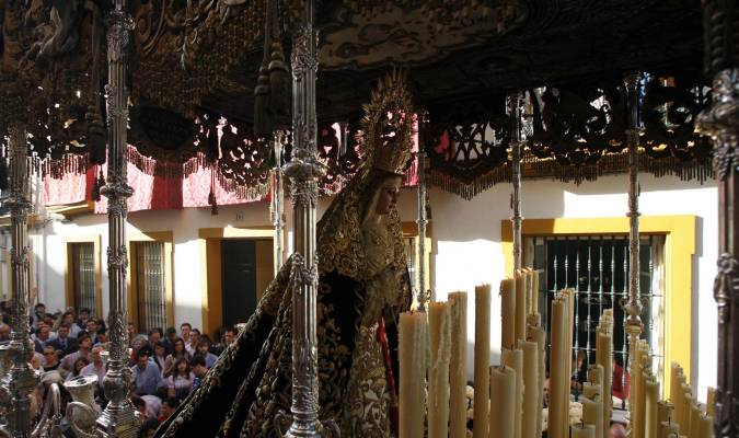 Nuestra Señora de la Palma Coronada en una de sus salidas penitenciales del Miércoles Santo. Foto: Javier Cuesta.