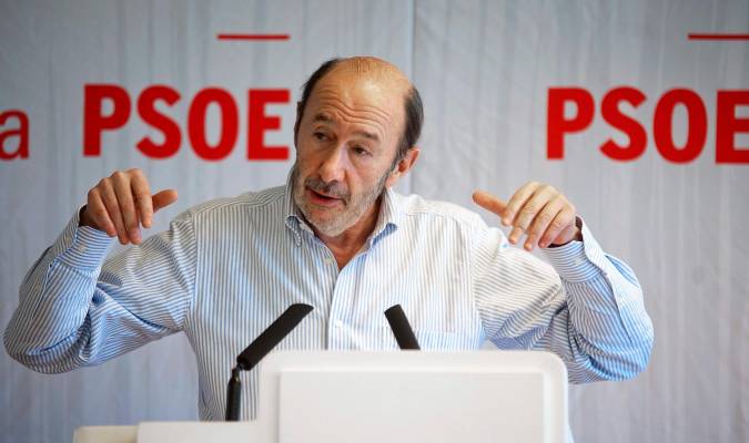 Fotografía de archivo del 08/03/2015 del ex secretario general del PSOE Alfredo Pérez Rubalcaba. EFE/ARHIVO/Pedro Puente Hoyos