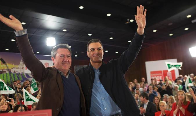 El alcalde de Sevilla, Juan Espadas, junto a Pedro Sánchez, esta mañana en Sevilla. Foto: Efe.