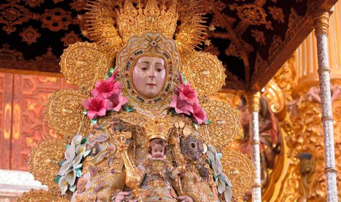 La Virgen del Rocío en su paso procesional. / El Correo