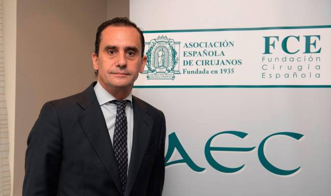 El cirujano Salvador Morales Conde, presidente de la Asociación Española de Cirujanos