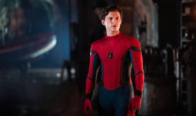 Fotograma donde aparece Tom Holland como Peter Parker, durante una escena de la película ‘Spider-Man: Lejos de Casa’. / EFE
