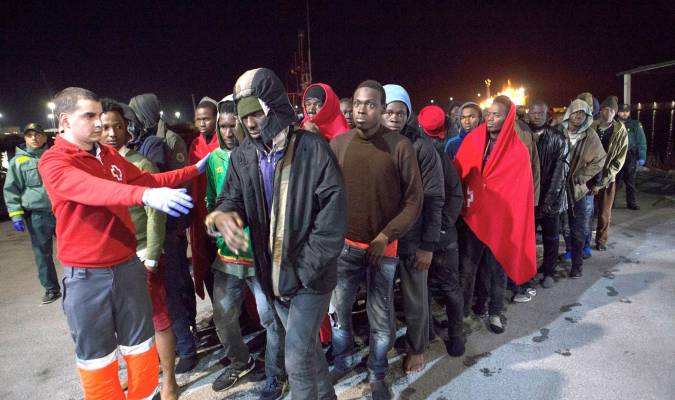 Vox urge al nuevo Gobierno andaluz a que «colabore en la repatriación de 52.000 inmigrantes ilegales»