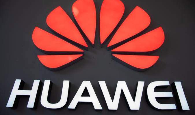 Imagen que muestra el logotipo de Huawei en una tienda de la marca tecnológica china. Efe