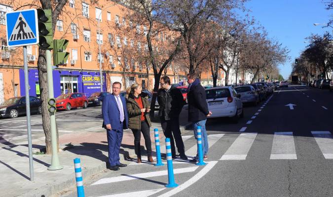 Las calles de Pino Montano estrenan señalización y marcas viales