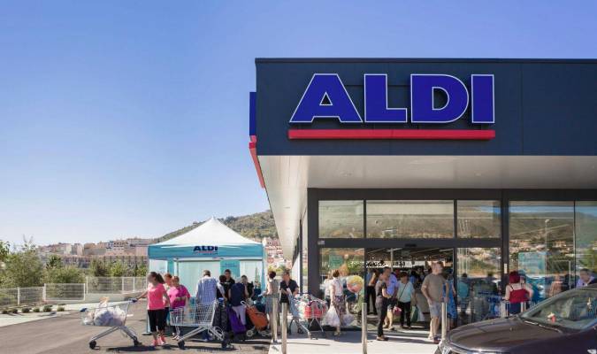 Aldi, que está presente en nueve países, desembarcó en España en 2002 y actualmente cuenta con 300 establecimientos y más de 4.000 trabajadores en el mercado nacional. / El Correo