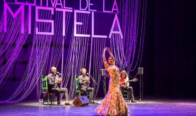 Gema Moneo durante su actuación el pasado jueves en el Festival de La Mistela de Los Palacios y Villafranca. Foto: A.R.