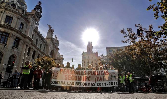 Miles de personas marchan en Andalucía en defensa de las pensiones