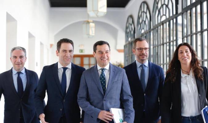 PP y Cs cierran un acuerdo en Andalucía con 23 medidas de regeneración democrática