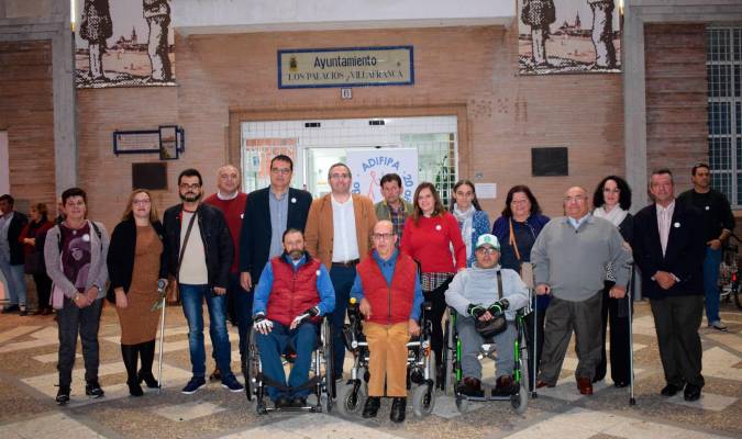 Fundadores de Adifipa homenajeados esta semana en el Ayuntamiento / El Correo