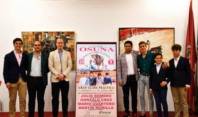 Se presenta el cartel de la clase práctica que ofrecerán los alumnos de la fundación ‘Antonio Osuna’ en la plaza de toros de la localidad el próximo 29 de junio 