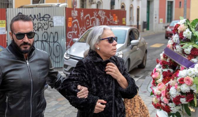 Carmen Gahona, viuda del artista a la llegada al Santuario de Los Gitanos. Foto: Efe. 
