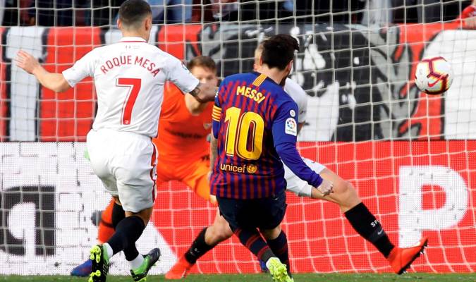El Sevilla no puede con un Messi destapado