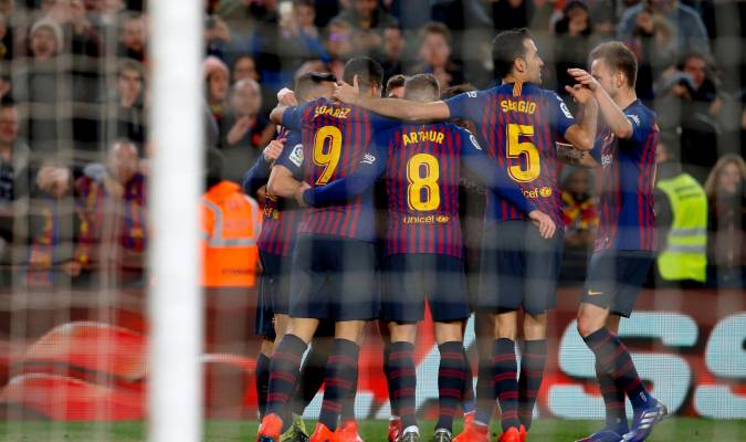  Los jugadores del FC Barcelona celebran el gol de Philippe Coutinho, tercero del equipo. EFE/Enric Fontcuberta