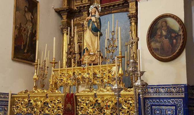 Altar en honor de la Inmaculada montado en la parroquia de Carrión de los Céspedes. Foto: @p_romeropadilla