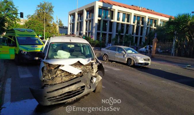 Dos heridos tras una colisión frontal entre dos vehículos en Manuel Siurot