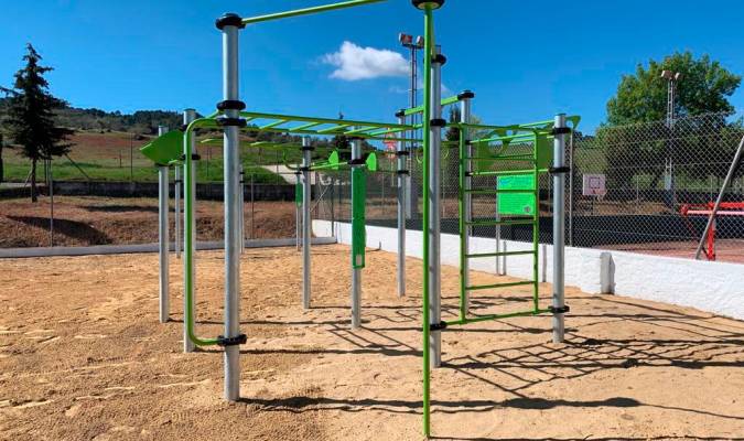 Un gimnasio al aire libre en el nuevo parque de calistenia de Cazalla