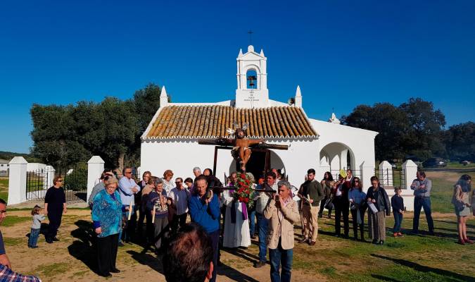 Viacrucis del Cristo de los Vaqueros, en Castilbanco de los Arroyos. / F.J.D.
