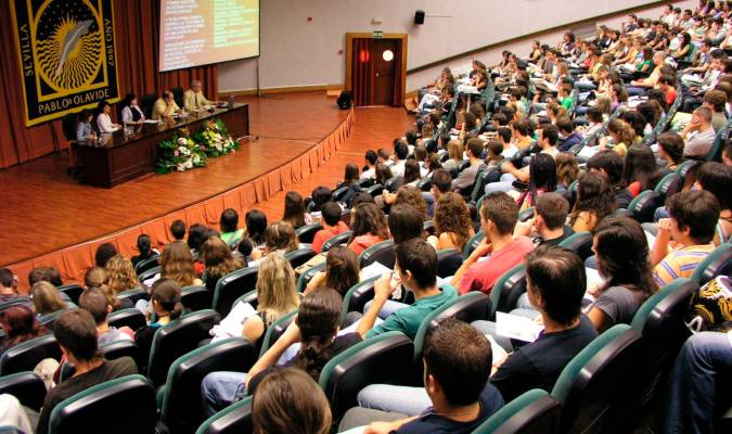 Un acto en la Universidad Pablo de Olavide. / El Correo