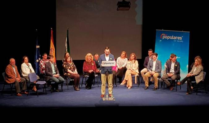 Presentación de la candidatura del PP de Cantillana y de su número 1, Jesús Cañavate (Foto: Facebook Partido Popular de Cantillana).