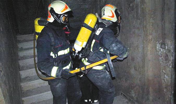 Imagen de archivo de bomberos de Diputación. / El Correo