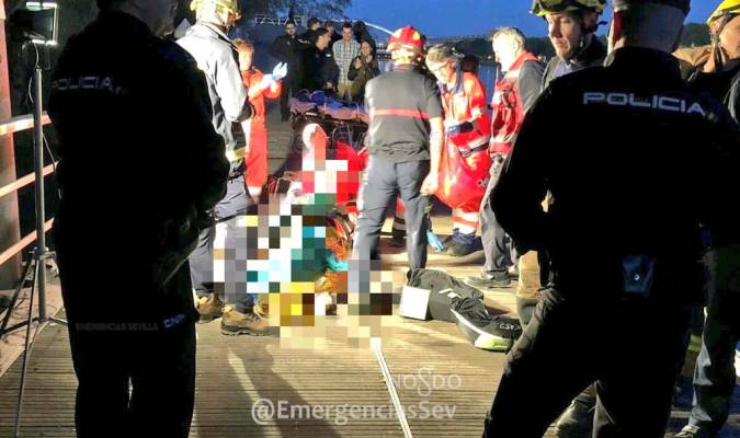 Fallece un piragüista en el río Guadalquivir en Sevilla tras volcar su embarcación mientras entrenaba. @EmergenciasSev